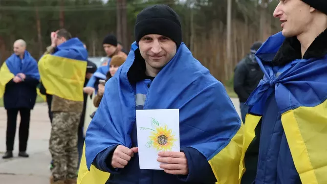 Russia and Ukraine Conduct 160-for-160 POWs Exchange