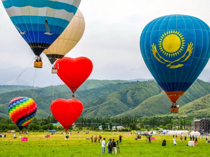 Colorful Hot Air Balloons Fill Kazakhstan’s Skies at International Festival - VIDEO