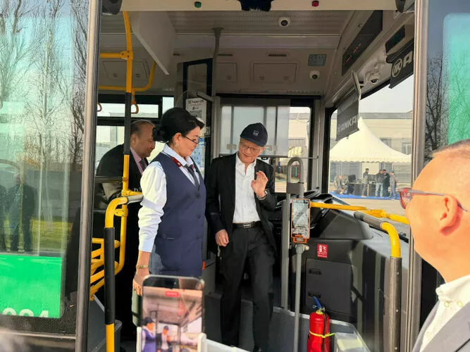 ADB President Tours Bishkek’s New Electric Bus Depot, Reviews Progress of Urban Transport Upgrade