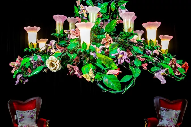 Latest News & Breaking Stories | Stay Updated with Caspianpost.com - 'Kharibulbul' Chandelier Unveiled in Baku