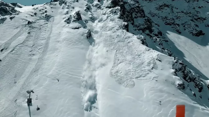 Seconds from Tragedy: Tourist Survives Avalanche in Kazakhstan