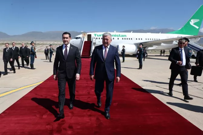 Turkmen President Arrives in Kyrgyzstan for Regional Meeting