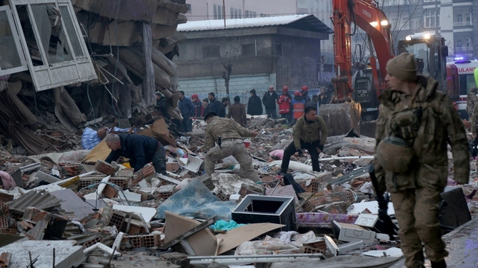 Latest News & Breaking Stories | Stay Updated with Caspianpost.com - Huge Earthquake Kills 3,700 in Turkiye and Syria, Bad Weather Worsens Plight