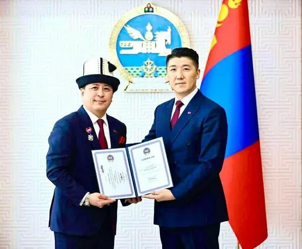 Mongolian President Awards Friendship Medal to Kyrgyz Envoy