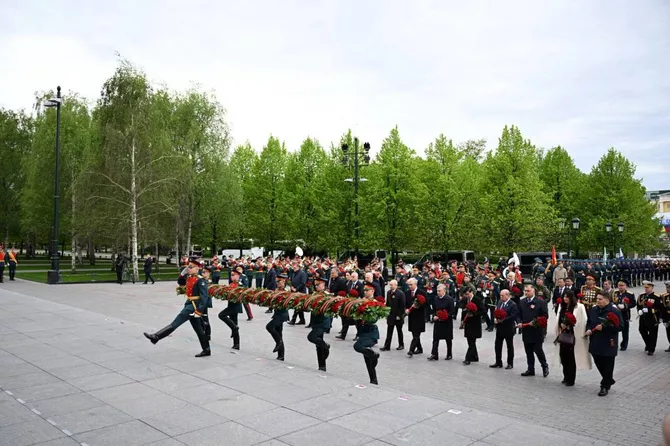 Latest News & Breaking Stories | Stay Updated with Caspianpost.com - Uzbek President Takes Part in Ceremonies Commemorating 81st Victory Anniversary