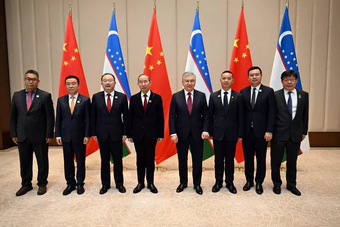 Uzbek Leader Discusses Expanding Tech, Energy Ties with China