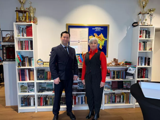 Turkish Consul General Tours Azerbaijan House in Salzburg