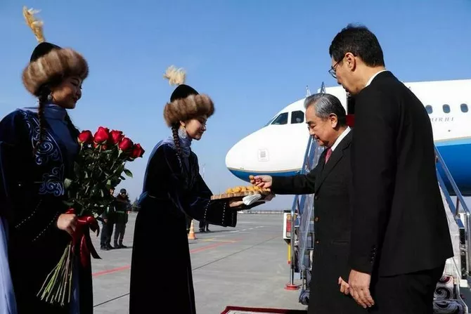 China’s Top Diplomat Arrives in Kyrgyzstan as Strategic Talks Set to Begin
