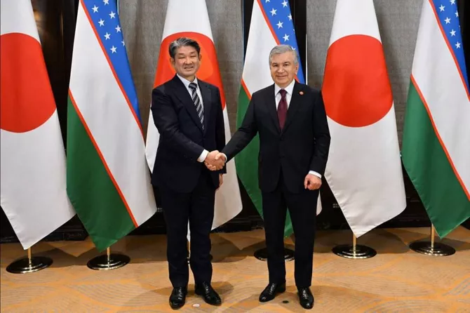 President of Uzbekistan Meets with Mayor of Nara