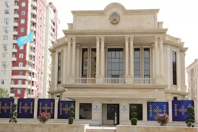 Citizens Vote at Kazakhstan Embassy in Baku on New Constitution