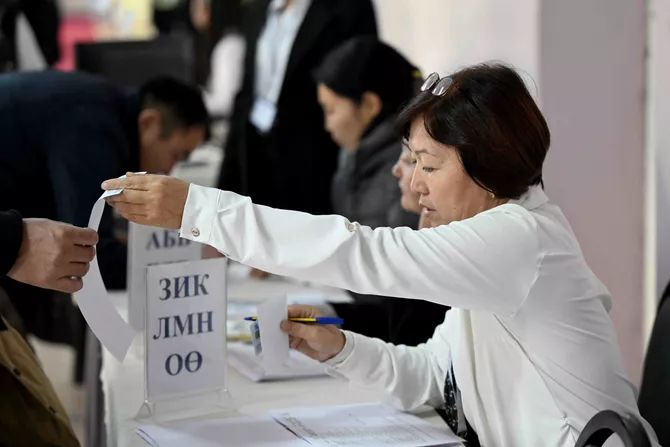 Kyrgyzstan Reports 25% Voter Turnout in Early Parliamentary Elections by 16:00