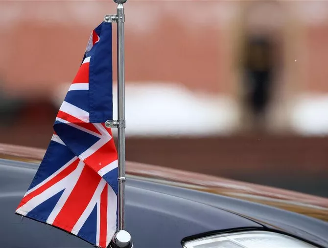UK Withdraws Diplomats From Iran, Advises Citizens to Leave via Azerbaijan or Armenia