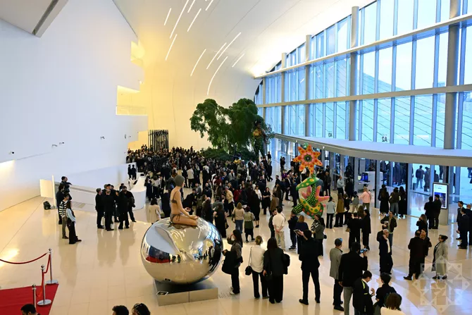 Latest News & Breaking Stories | Stay Updated with Caspianpost.com - Heydar Aliyev Center Welcomes 