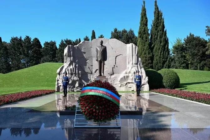 Latest News & Breaking Stories | Stay Updated with Caspianpost.com - Ilham Aliyev and Mehriban Aliyeva Visit Tomb of National Leader Heydar Aliyev at Alley of Honors