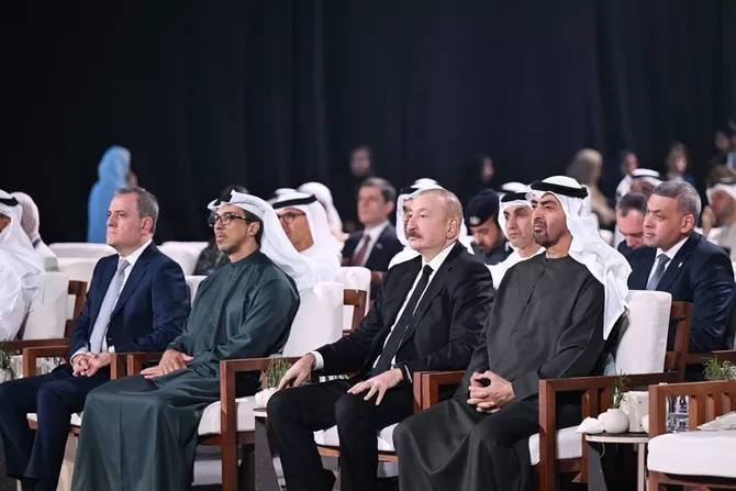 Azerbaijan Aliyev Holds Talks with UAE President in Abu Dhabi