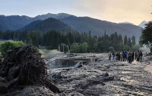 Landslide Traps Over 70 People in Kyrgyzstan's Karakol Gorge - VIDEO