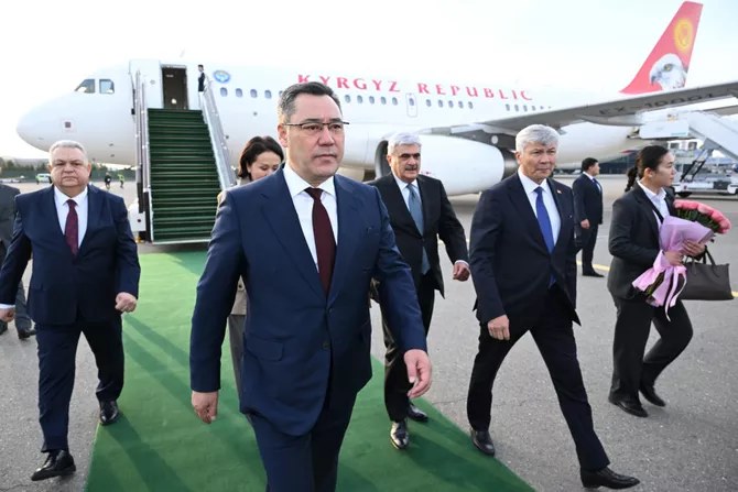 Presidents of Uzbekistan, Kyrgyzstan, Tajikistan Arrive in Azerbaijan