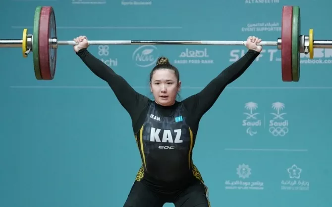 Kazakh Weightlifter Wins Gold at Asian Junior Championships