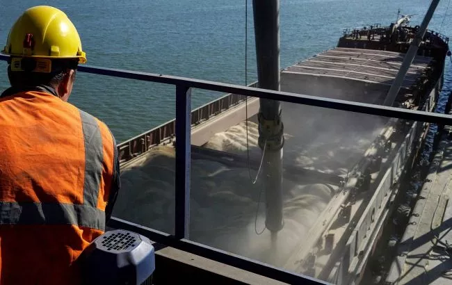Ukraine Claims Destruction of Five Russian Ships in Drone Operation - VIDEO