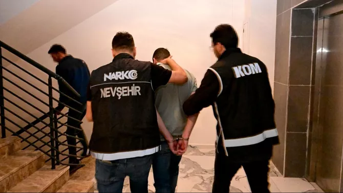 Türkiye Detains Over 30 Suspects in Major Online Drug Network Bust