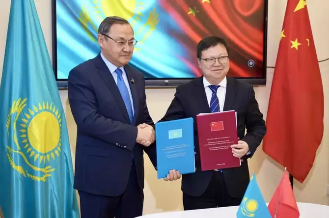 Kazakh and Chinese officials