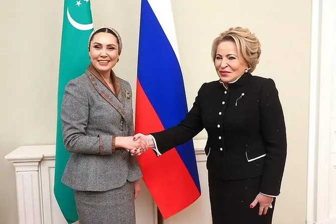 Turkmen Delegation Takes Part in “Commonwealth of Fashion” Forum in St. Petersburg