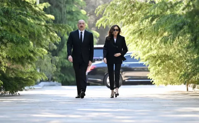 Latest News & Breaking Stories | Stay Updated with Caspianpost.com - Ilham Aliyev and Mehriban Aliyeva Visit Tomb of National Leader Heydar Aliyev at Alley of Honors