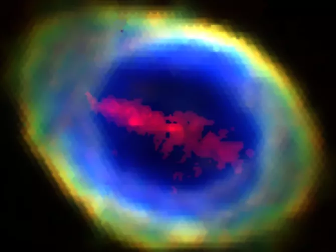 Huge Iron Bar Discovered in Ring Nebula, Astronomers Call for More Study