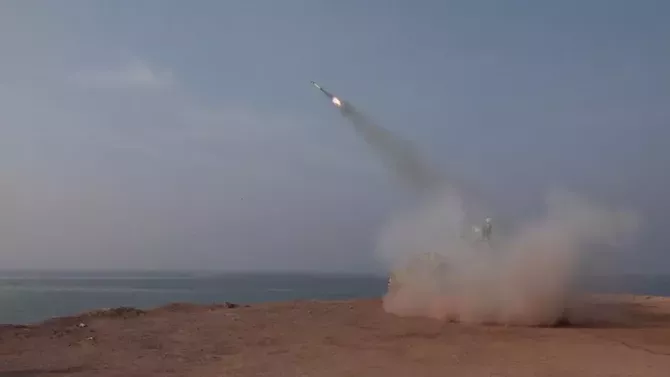 IRGC Tests New Technology in Joint Military Drill in Southern Iran