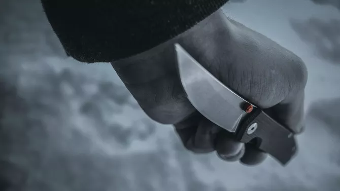 Man Chases People With Knife in Kazakhstan - VIDEO