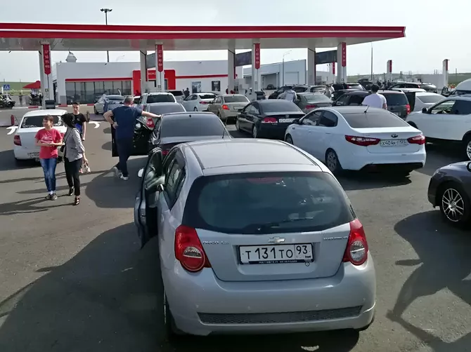 Kazakhstan Agrees to Send Gasoline Aid to Russia