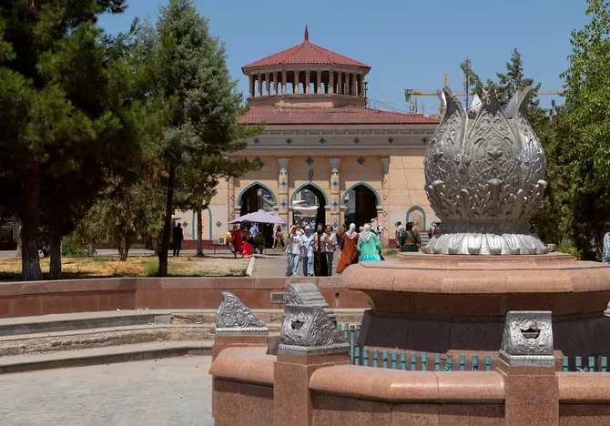 Russian Companies Recruit Uzbek Workers for New Jobs