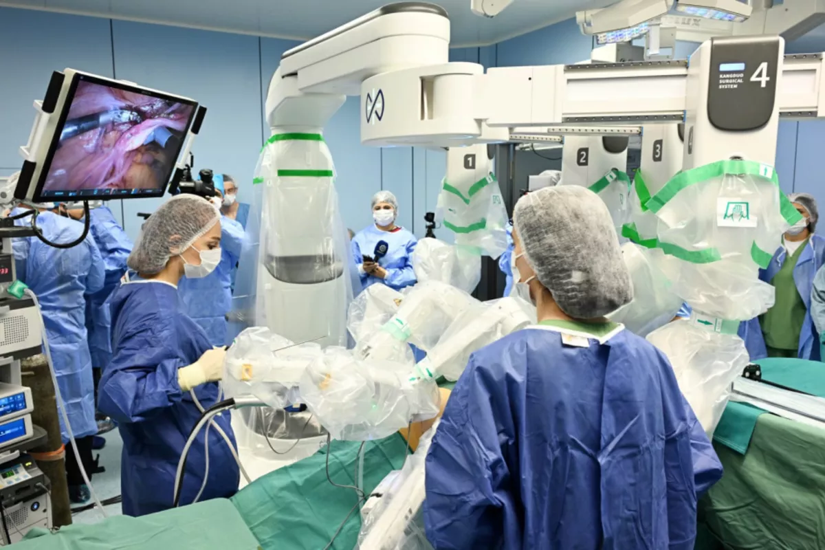 Azerbaijani, Chinese Surgeons Perform Landmark Remote Robot-Assisted Surgery