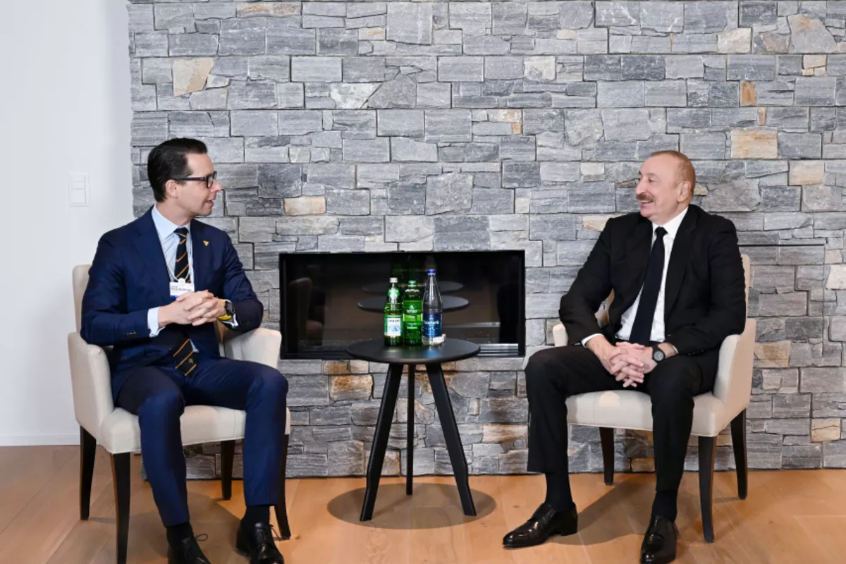 President Aliyev Meets with Carlsberg Group CEO in Davos