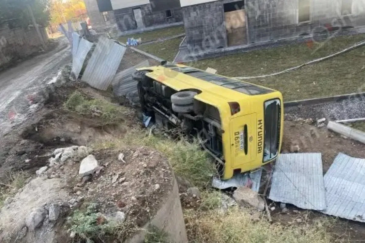 Bus Overturns in Armenia's Yerevan, Injuring 11 Foreign Nationals