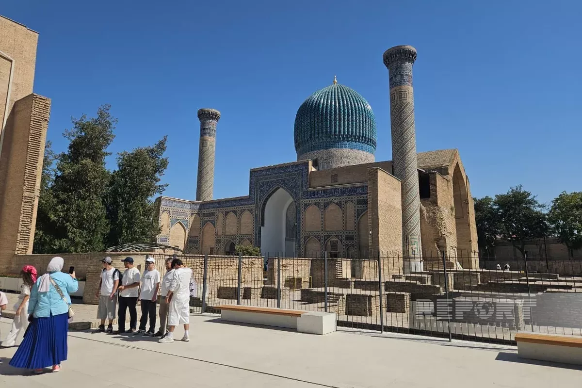 Azerbaijani Media Delegation Visits Amir Timur Mausoleum in Samarkand