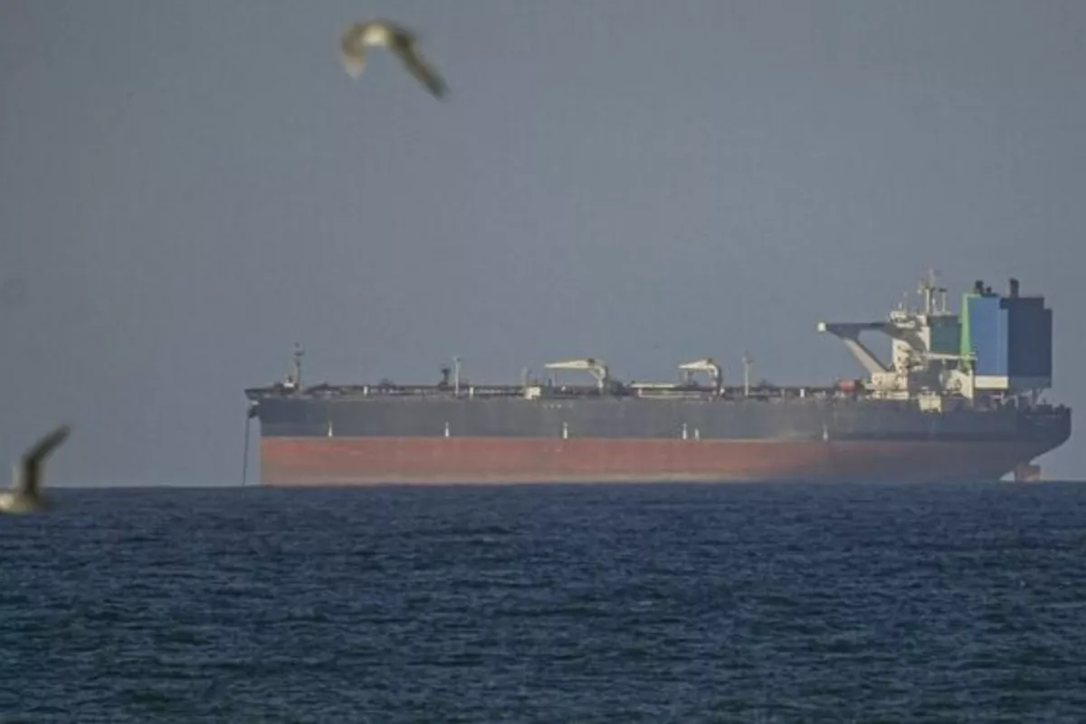 Tankers Make First Attempt to Cross Hormuz Strait Amid US Blockade Warnings