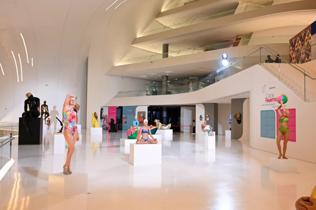 Heydar Aliyev Center Hosts Carole Feuerman’s Renowned Sculpture Exhibition