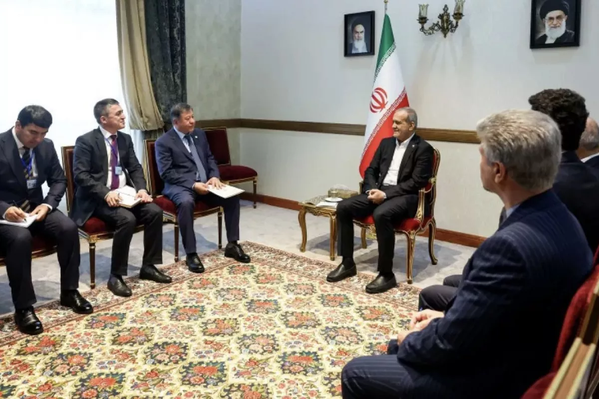 Iran Proposes Creation of Shared Currency with Tajikistan