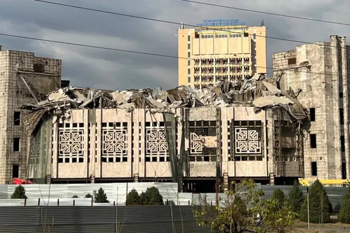 Roof Collapses at Kazakhstan's Almaty Student Palace During Reconstruction - VIDEO