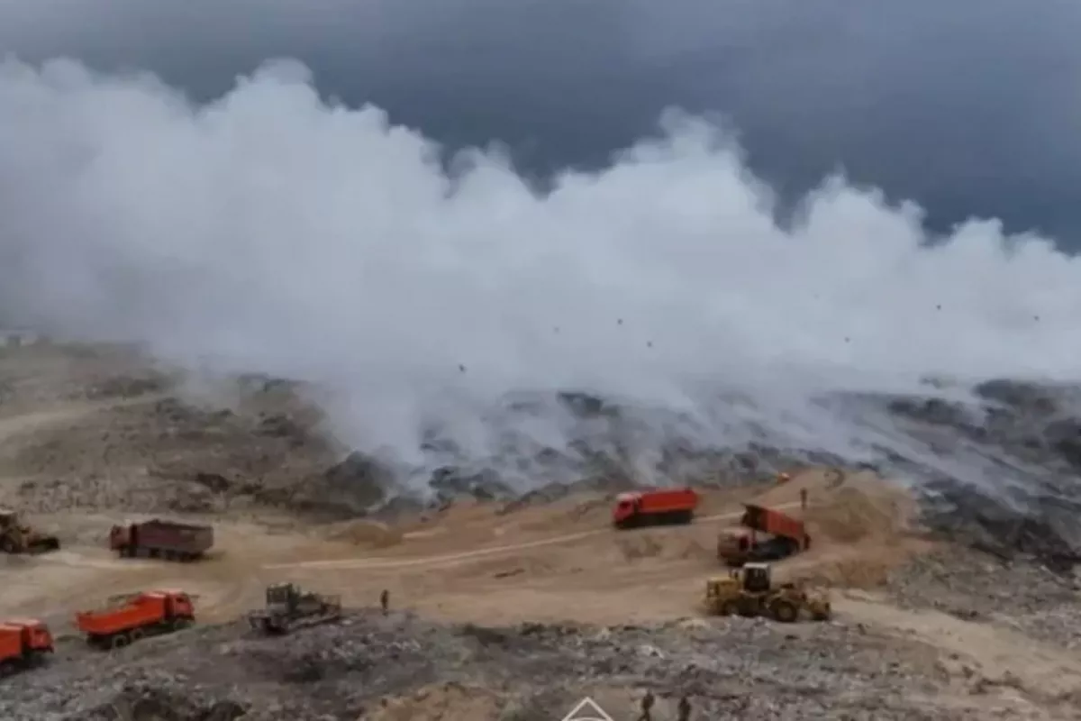 Firefighters Fight Persistent Landfill Fire Near Kazakhstan’s Almaty