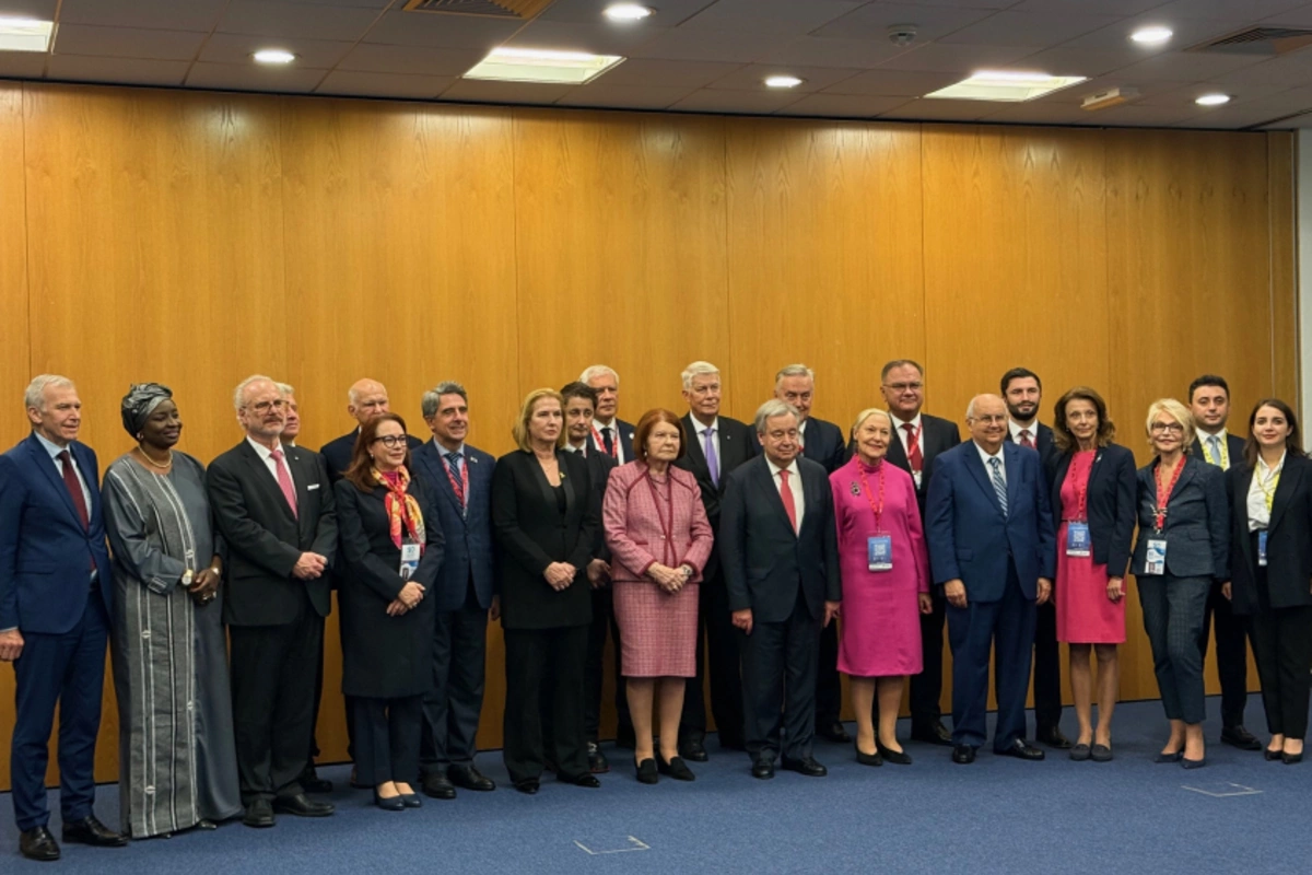 UN Chief Guterres Presented With Commemorative Coin Symbolizing Nizami Ganjavis Heritage