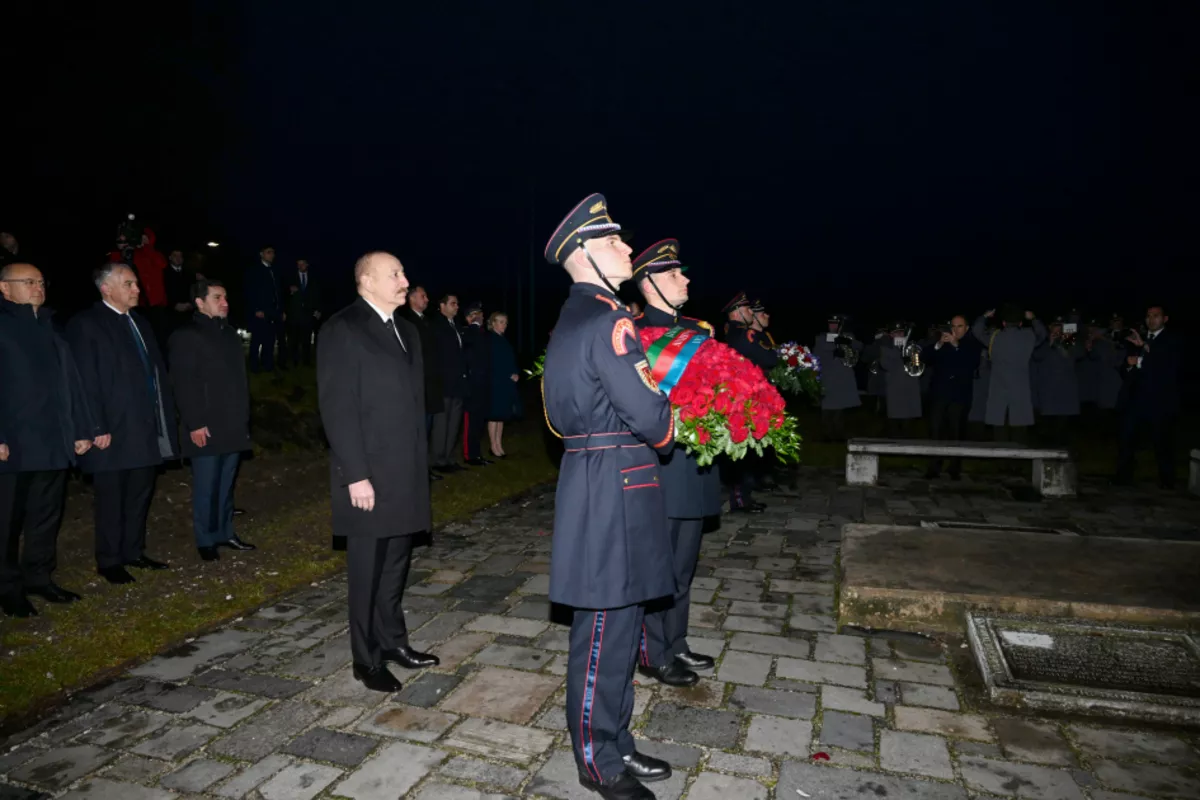 Azerbaijani, Slovak Presidents Visit Gate of Freedom Memorial