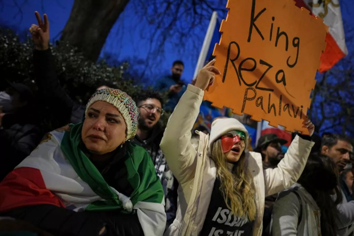 Iran's Uprising May End in Two Ways, Expert Predicts