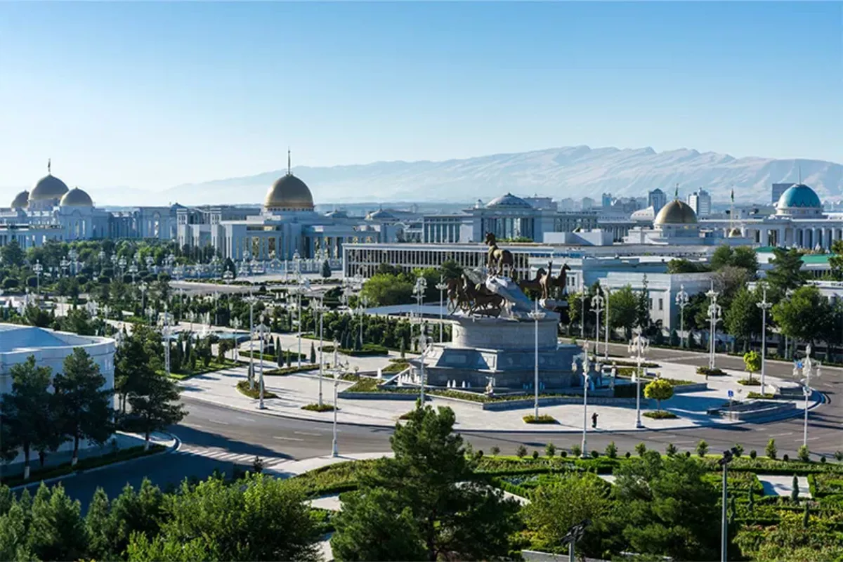 Turkmen President Congratulates Construction and Industrial Workers on Professional Holiday