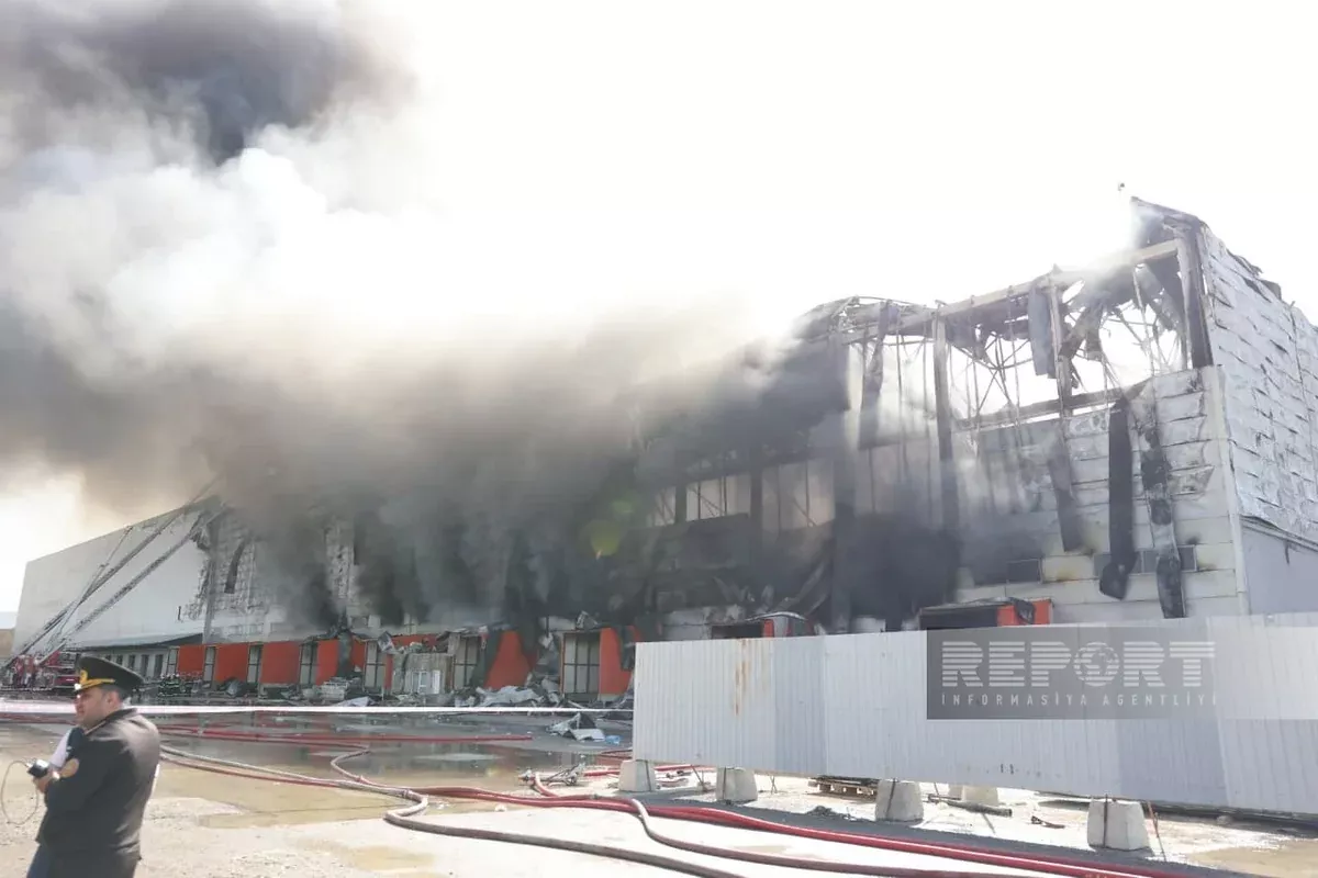Two Helicopters Deployed to Battle Warehouse Fire in Azerbaijan's Lokbatan