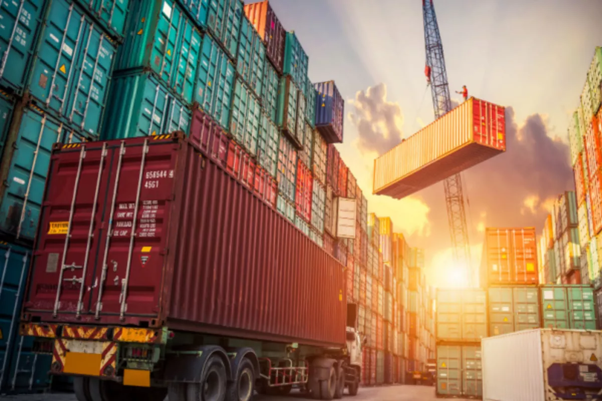 Azerbaijan's Foreign Trade Surplus Drops by Over 5%