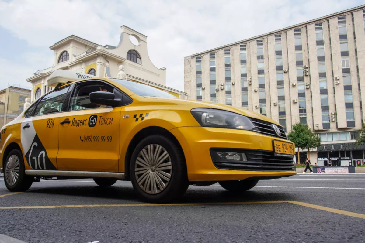 Russia’s St. Petersburg Moves to Extend Ban on Migrant Taxi Workers