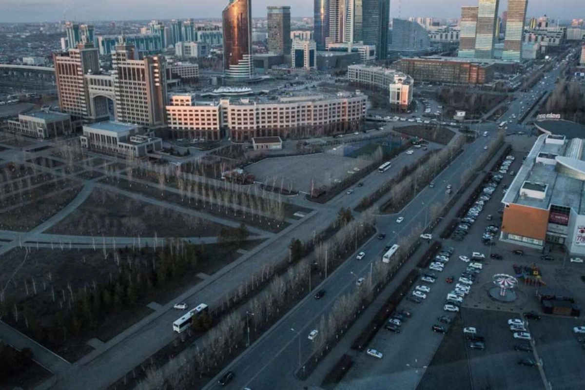 Kazakhstan Raises Interest Rates for First Time Since 2022 After Tenge Decline