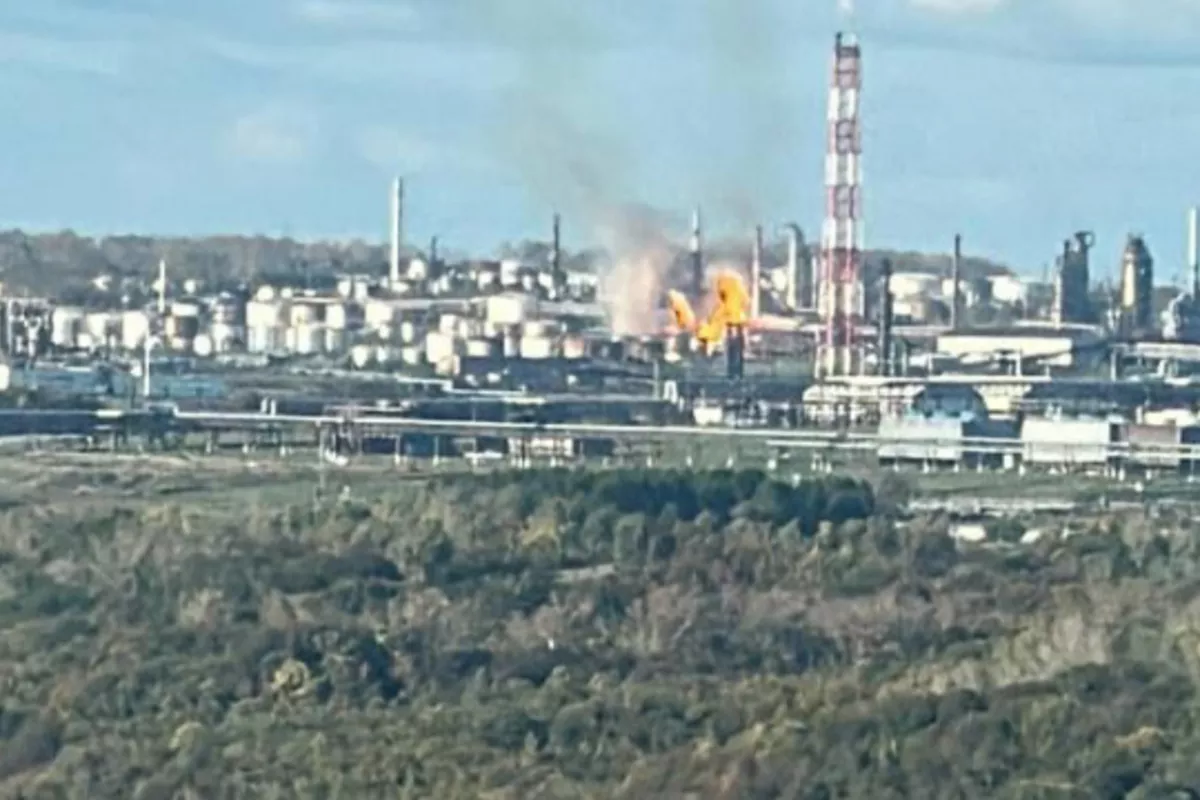Ukrainian Drones Strike Oil Refinery in Russia’s Ufa, Sparking Fire - VIDEO